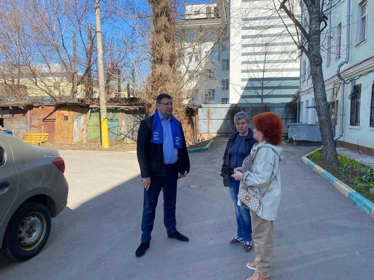 Константин Гончаров провел мониторинг состояния дворов, отремонтированных по ФСГС.