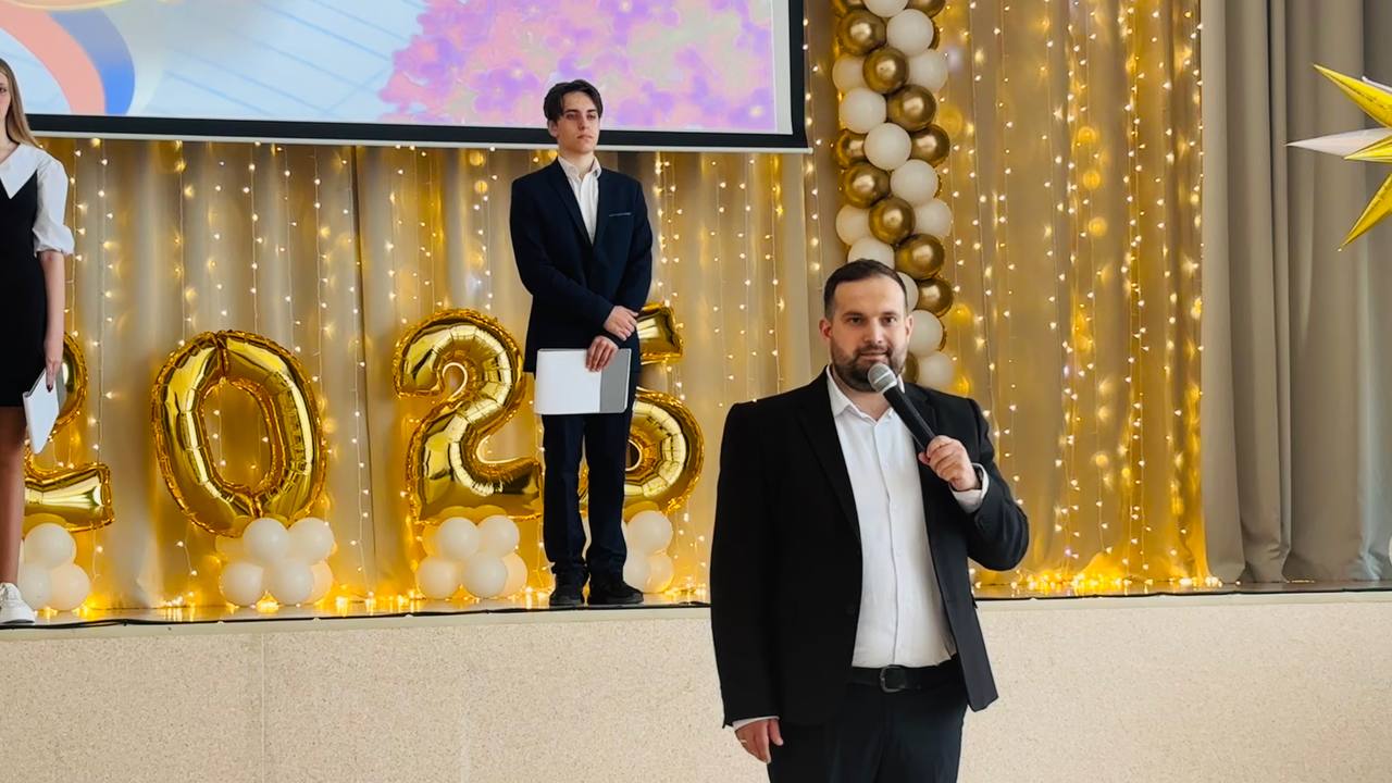 Борис Воловатов напутствовал выпускников.