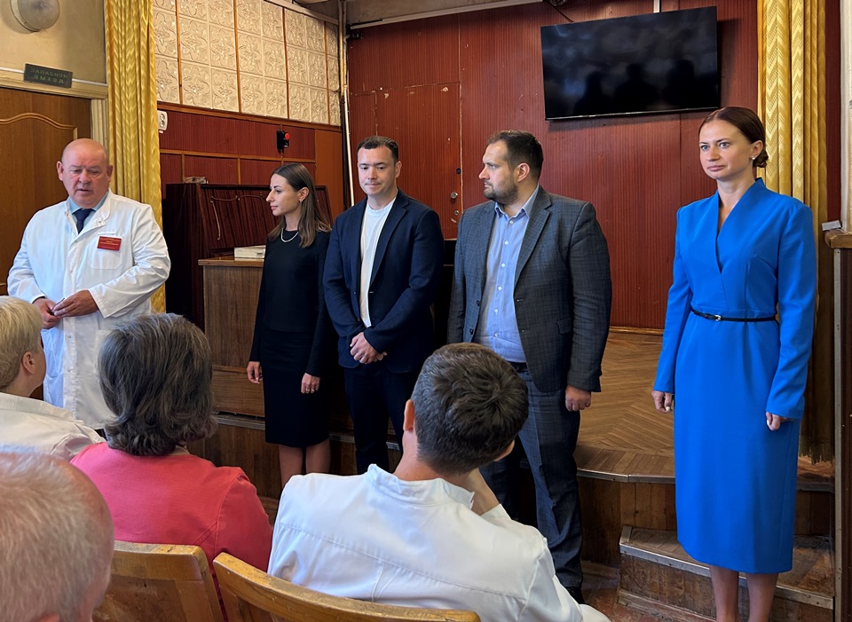 Депутаты Тульской городской Думы поздравили военных медиков с профессиональным праздником.