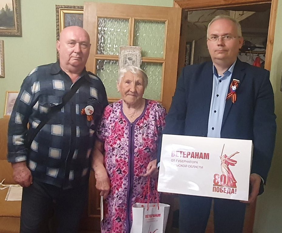 Владимир Суслин поздравил ветеранов с 80-летием Победы.