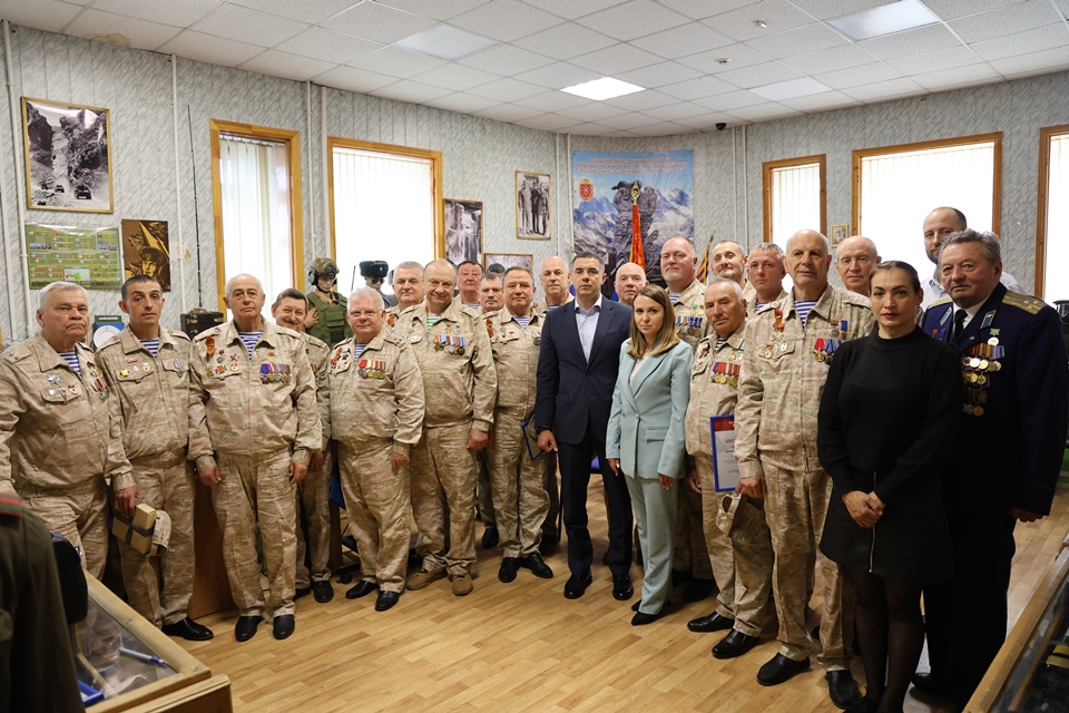Алексей Эрк и депутаты гордумы встретились с ветеранами боевых действий.
