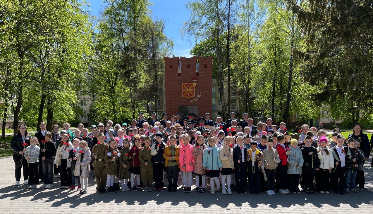 Депутаты приняли участие в памятных мероприятиях в Зареченском округе.