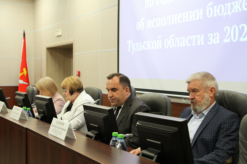 Областная Дума провела публичные слушания по годовому отчету об исполнении бюджета региона за 2024 год.