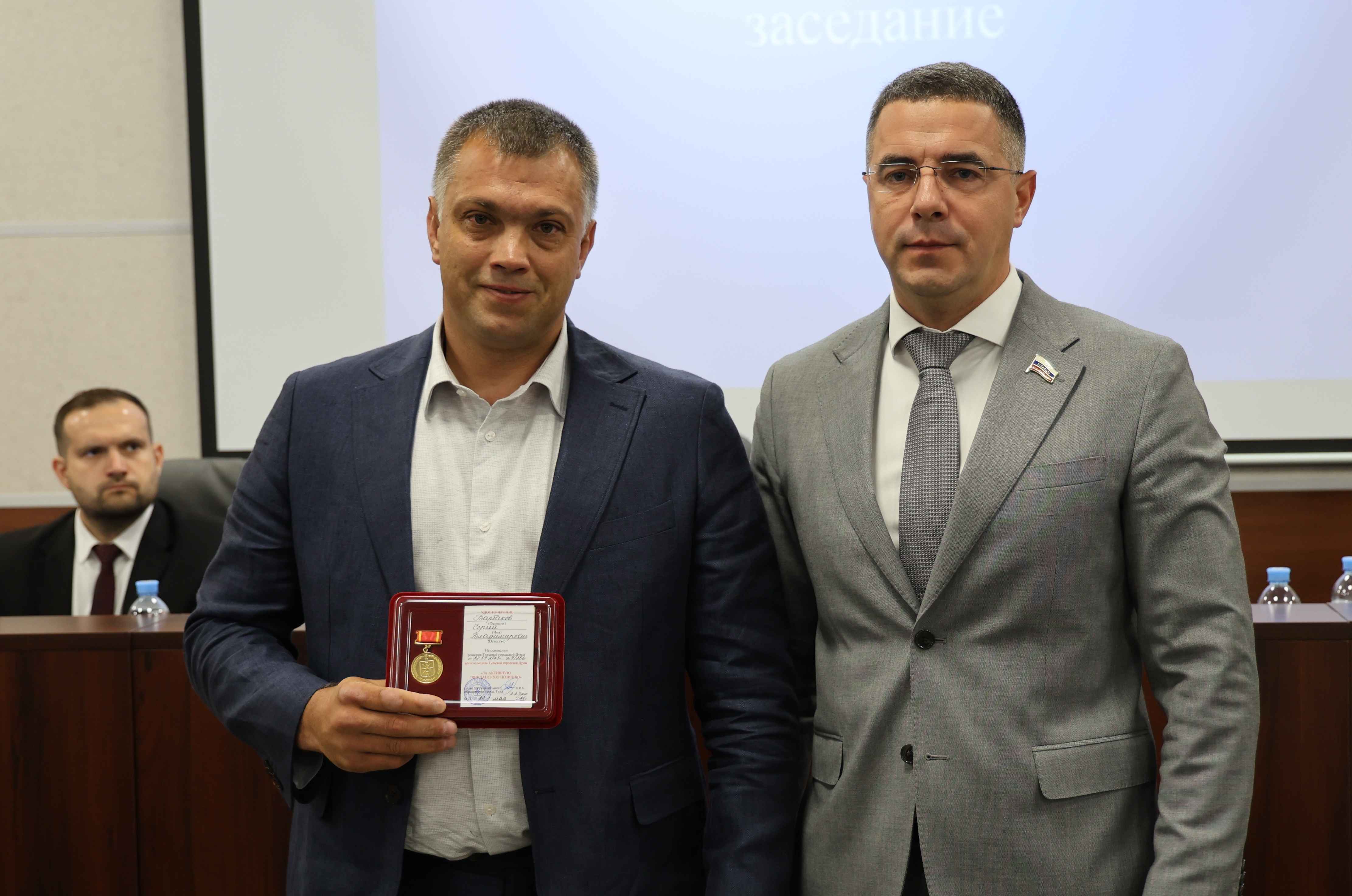 Алексей Эрк вручил награды отличившимся тулякам.