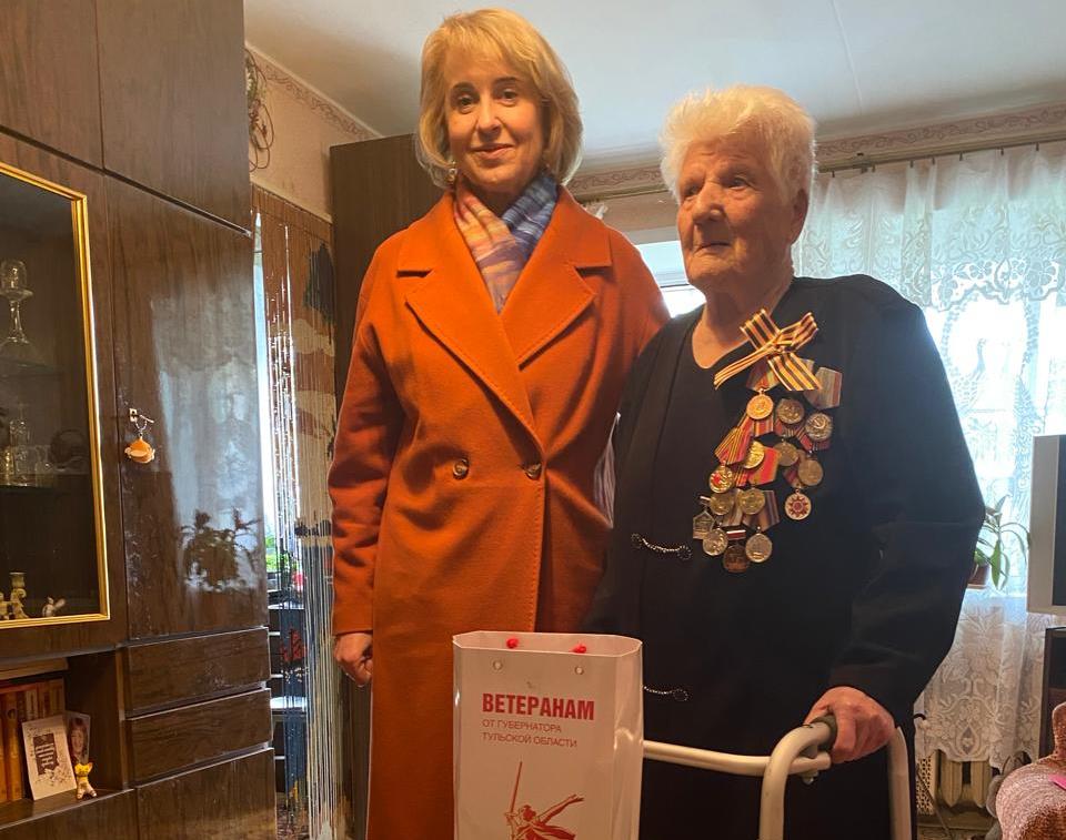 Ирина Рублевская поздравила труженика тыла с 9 Мая.