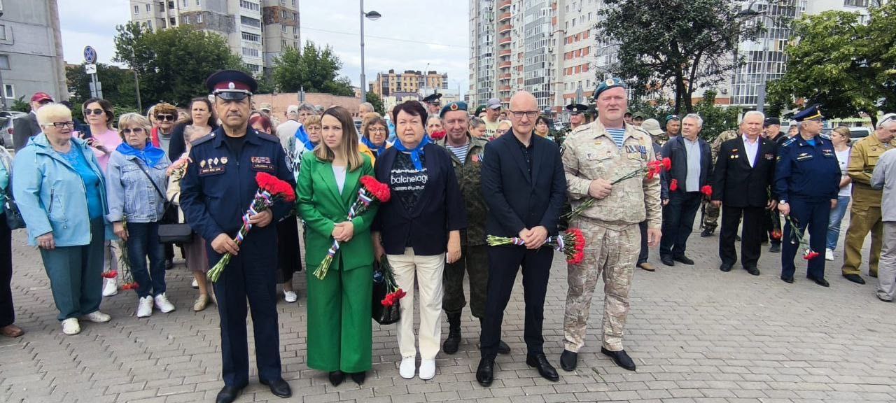 Елена Шмелева приняла участие в мероприятиях, посвященных Дню ветеранов боевых действий.