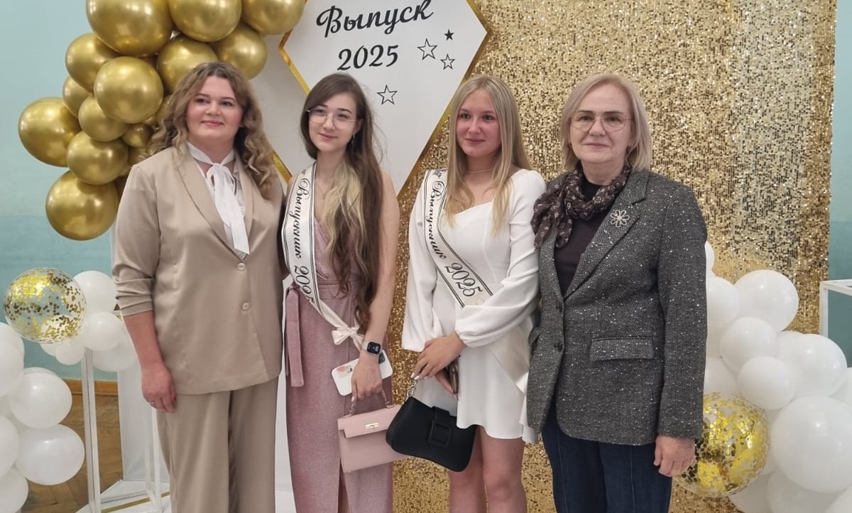 Надежда Козьякова посетила выпускные вечера в тульских школах.