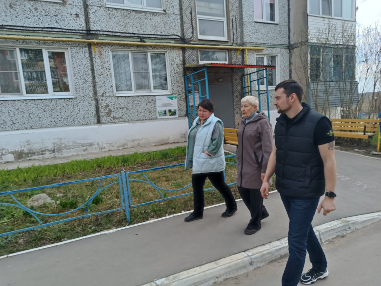 Владислав Трошин провел мониторинг дворов, благоустроенных по ФСГС. Владислав Трошин провел мониторинг дворов, благоустроенных по ФСГС.