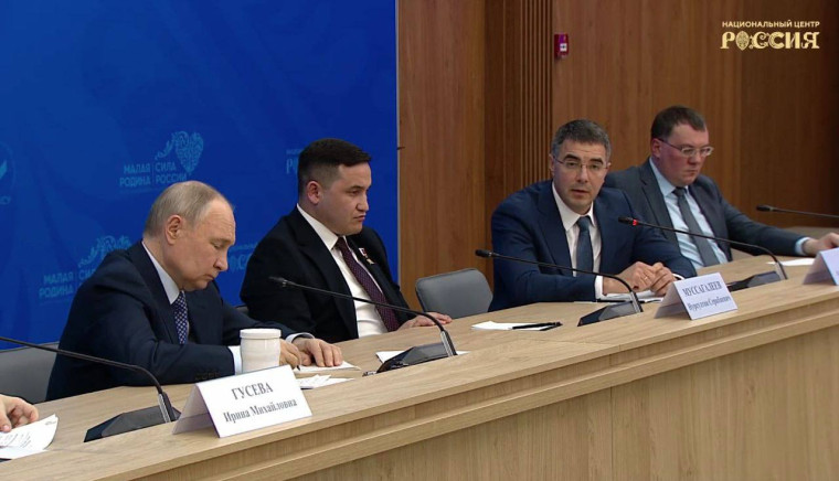 Глава Тулы Алексей Эрк рассказал Президенту Владимиру Путину о реализации проекта «Герой71». Глава Тулы Алексей Эрк рассказал Президенту Владимиру Путину о реализации проекта «Герой71».