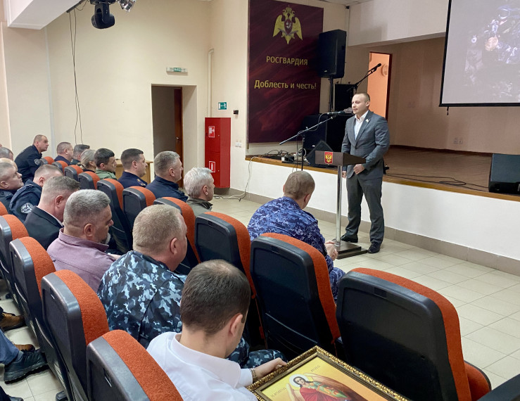 Никита Чусов поздравил сотрудников ОМОН «Молот» с 32-й годовщиной образования. Никита Чусов поздравил сотрудников ОМОН «Молот» с 32-й годовщиной образования.