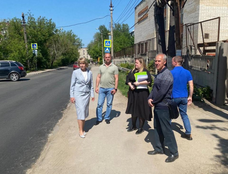 Ирина Рублевская провела приемку работ по ремонту дороги по улице Сурикова. Ирина Рублевская провела приемку работ по ремонту дороги по улице Сурикова.