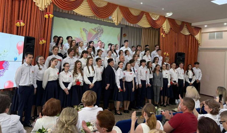 Анастасия Дементьева поздравила выпускников с праздником Последнего звонка. Анастасия Дементьева поздравила выпускников с праздником Последнего звонка.