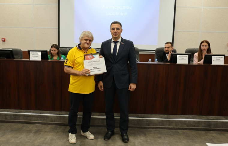 Алексей Эрк вручил ежегодные премии Главы города в области литературы и искусства. Алексей Эрк вручил ежегодные премии Главы города в области литературы и искусства.